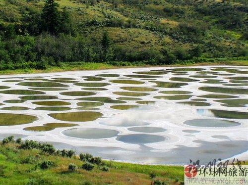 絕美奇觀：加拿大神秘斑點(diǎn)湖(組圖)
