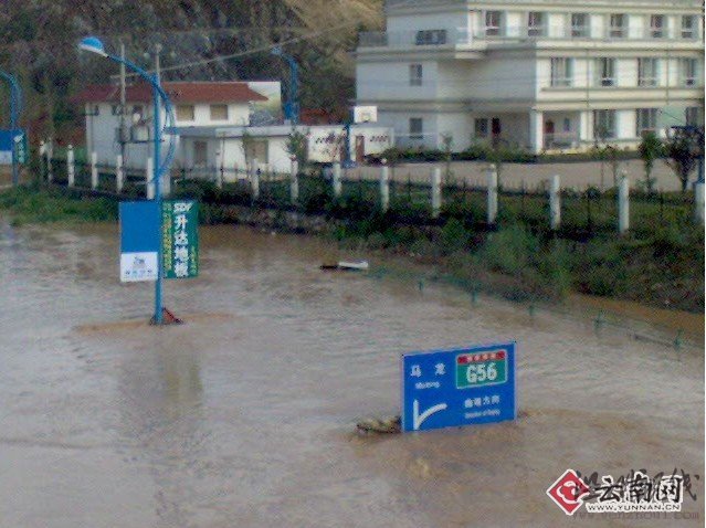 快訊：云南網(wǎng)記者趕到馬龍縣 被困城邊無(wú)法進(jìn)入(組圖)