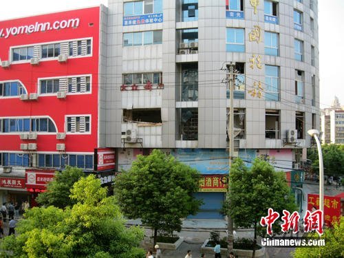 長沙芙蓉區(qū)一稅務(wù)分局大樓發(fā)生爆炸 已2死10傷