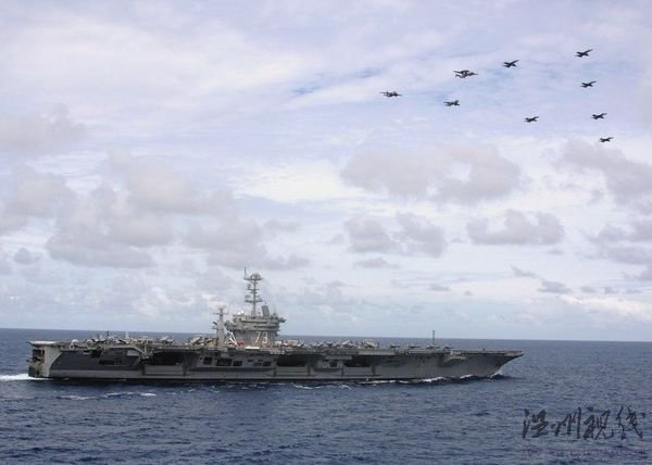 資料圖片：核動力航母喬治華盛頓號和艦載機群。