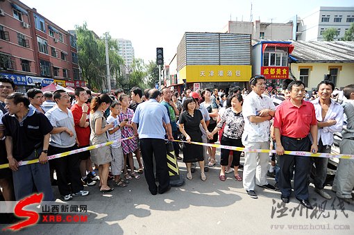 山西省人民醫(yī)院前地面塌陷致門診樓側塌(組圖)