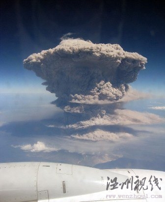 飛機上乘客4萬英尺高空拍到火山噴發(fā)壯麗景象