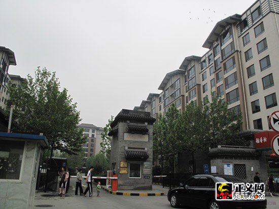兩家物業(yè)為爭(zhēng)小區(qū)地下車庫(kù)管理權(quán)互毆(組圖)