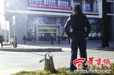36歲女子考研忘帶身份證 兩次跪求進(jìn)考場仍遭拒