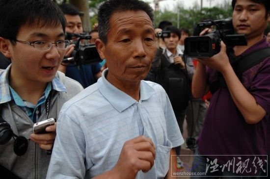 5月20日，藥家鑫案中受害人張妙的父親出席二審。　新華社記者 李一博 攝