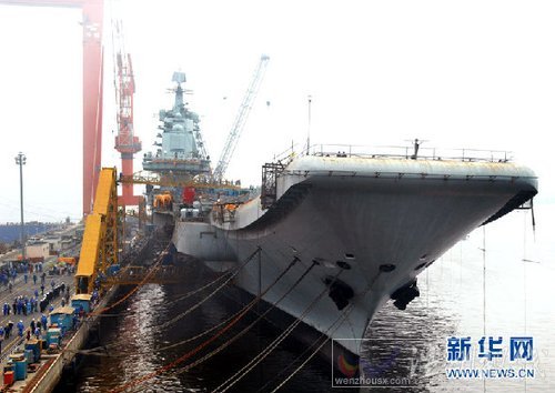 國(guó)防部回應(yīng)航母艦長(zhǎng)問(wèn)題 稱正培訓(xùn)艦載機(jī)飛行員