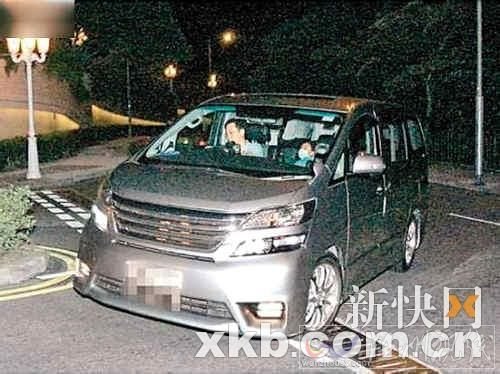 車上的柏芝不愿入鏡