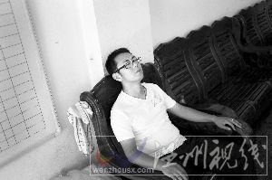 聽(tīng)到提早趕到的親屬說(shuō)，無(wú)人認(rèn)領(lǐng)的女子體貌特征極像妻子陳碧，楊峰癱坐在椅子上喃喃默念，“希望不是她，希望她被好心人救走”。