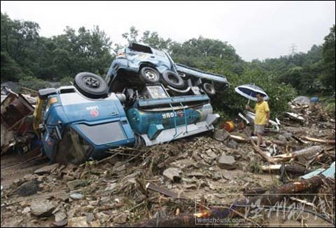 韓國首爾及周邊地區(qū)強(qiáng)降雨百年一遇 32人遇難