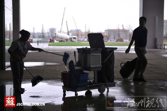 南京暴雨致高鐵南站出現漏水地基下沉(組圖)