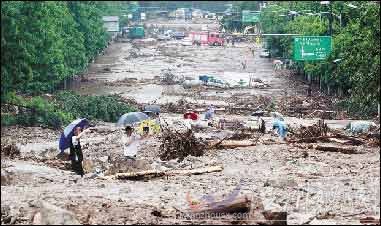 韓國連續(xù)暴雨29人遇難 首爾牛眠山山體滑坡(圖)