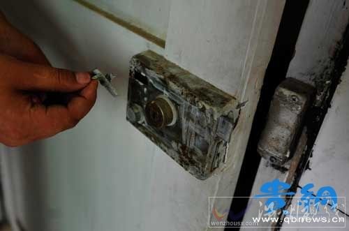 女教師遭官員凌辱 警方稱“戴避孕套不算強(qiáng)奸”