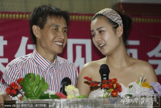 19歲未婚先孕 <wbr>鄧建國嬌妻訴情史大哭