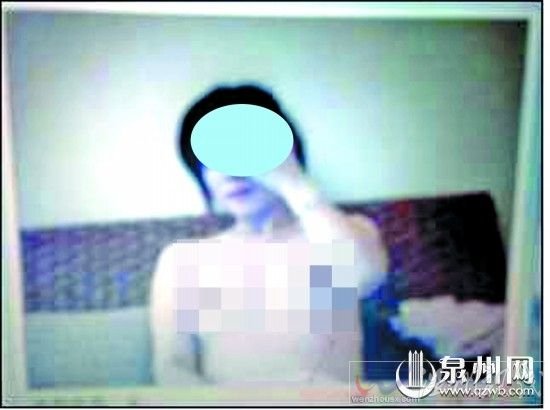 石獅版富商找個餐飲店老板娘不穿衣服搞動作丟人現(xiàn)眼
