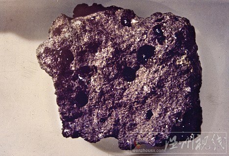 分發給美國各州的“阿波羅17”號任務帶回的一塊月球巖石樣本