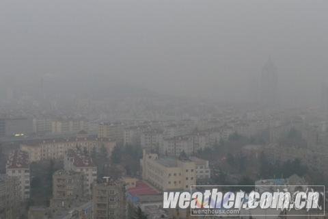 濃霧襲城 青島現今冬首次重度污染天