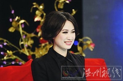 芙蓉作客央視談話節(jié)目 被奉為正牌明星(圖)