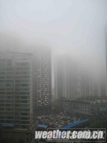 立春后南寧首現“回南天” 濕氣濃重大樓滴水（組圖）