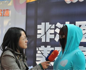 整形狂人紅粉寶寶：400萬整形200次長腫瘤險喪命