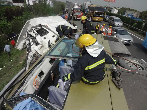 沿江高速車禍