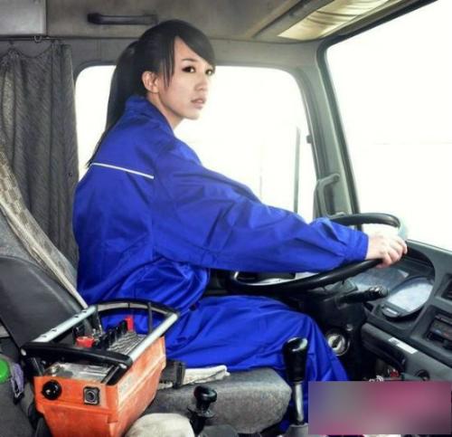 最美女司機藍領(lǐng)妹實際上不是司機 清純女司機藍領(lǐng)妹鑒定是作秀