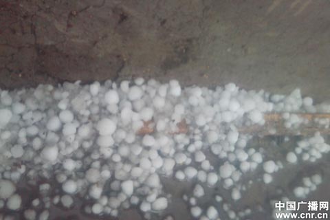 新疆哈巴河縣遭暴雨冰雹襲擊