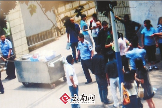 事發現場很亂（視頻翻拍）  翟劍 攝