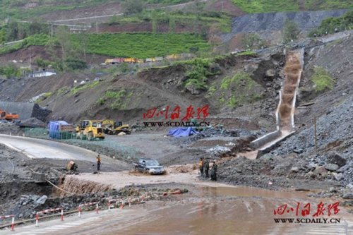 四川泥石流沖毀三層樓酒店 約40名失蹤人員身份確認