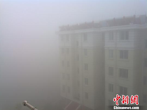 大霧突襲江蘇北部地區 多條高速公路關閉