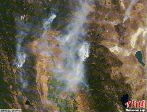 美國(guó)加州山火 雷電引發(fā)山火還有200多棟建筑受威脅