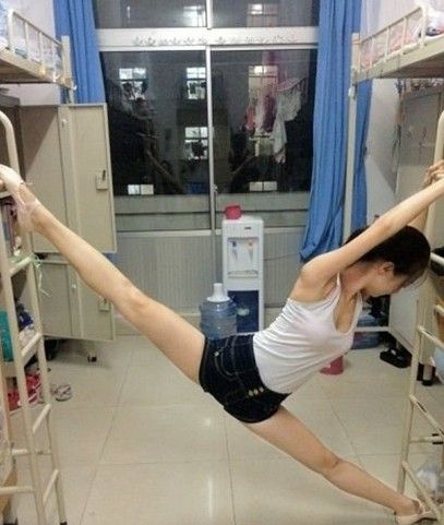 一字馬女生
