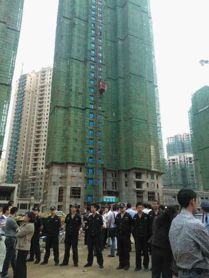 武漢東湖景園升降機墜落