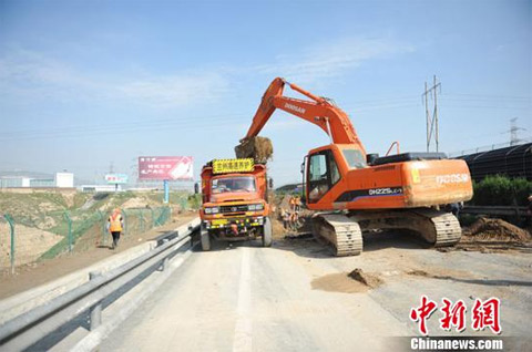 甘肅大部普降暴雨嚴(yán)重?fù)p毀公路交通基礎(chǔ)設(shè)施