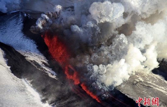 俄羅斯堪察加半島火山噴發(fā)