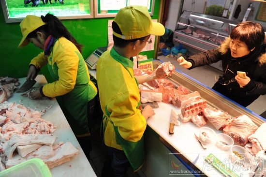 大學(xué)生賣豬肉