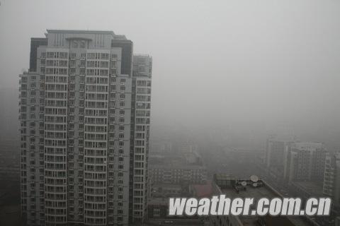 天津再現(xiàn)霧霾 能見度低導致部分高速封閉