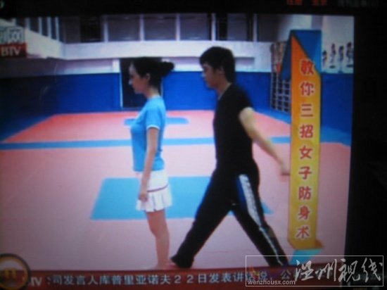 干露露早年在北京電視臺《教你三招女子防身術(shù)》的節(jié)目