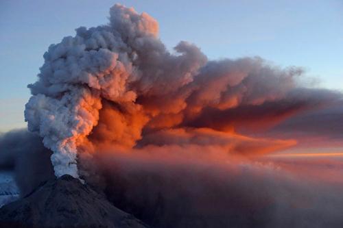 希韋盧奇火山噴發