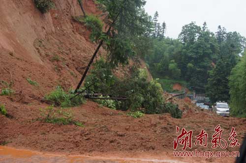 湖南暴雨導致張家界山體滑坡2人遇難
