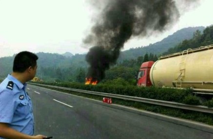 車禍后車體發(fā)生燃燒