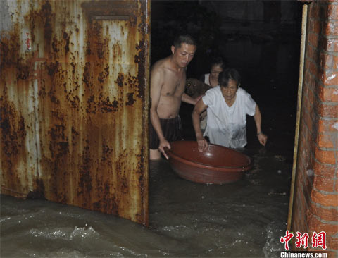 安徽暴雨造成市區最深積水達2米 9日起大部最高氣溫超35℃