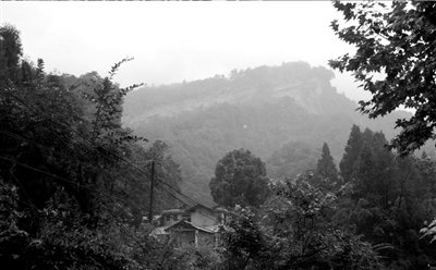四川暴雨引發(fā)洪水泥石流和山體滑坡等災(zāi)害