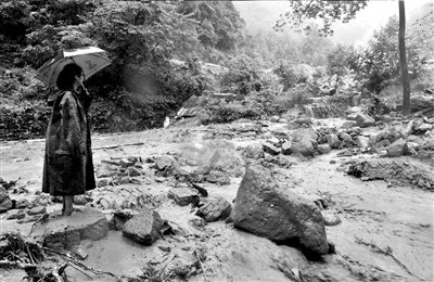 四川暴雨引發(fā)洪水泥石流和山體滑坡等災(zāi)害