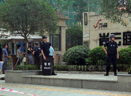 成都槍擊案現(xiàn)場(chǎng)已被特警封鎖