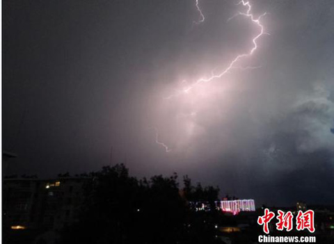 甘肅定西連續(xù)5天遭冰雹雷雨大風(fēng)襲擊