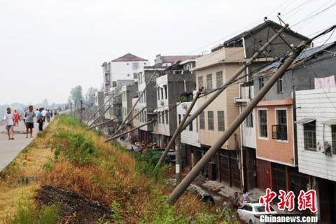 龍卷風突襲湖南 瀘溪縣電線桿倒塌10萬居民斷電