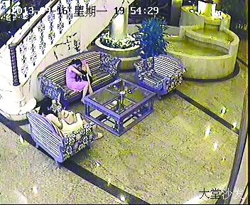 美女順走民工血汗錢