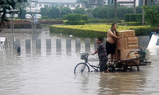 汕頭海濱路海水倒灌 天兔帶來(lái)大暴雨讓汕頭地區(qū)變成澤國(guó)