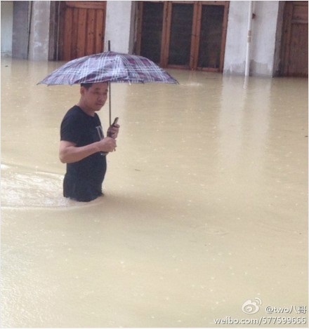 臺風來襲溫州瑞安淪陷 暴雨帶來大量雨水險情不斷