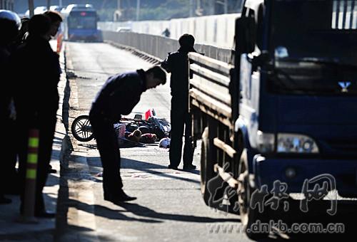 福州江濱大道車禍現(xiàn)場
